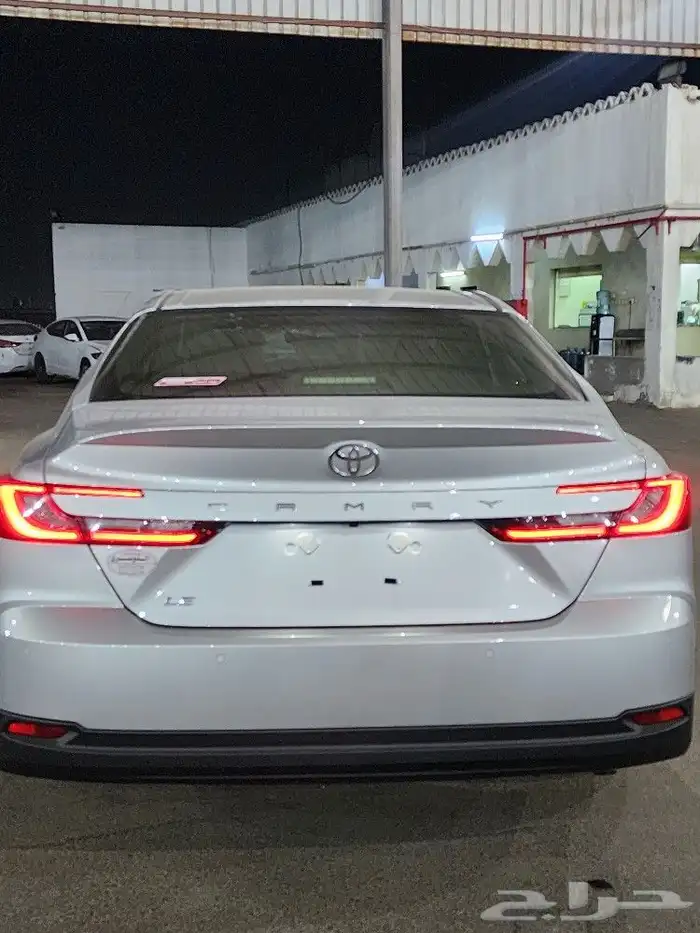 تويوتا كامريLE بنزين موديل 2025 3