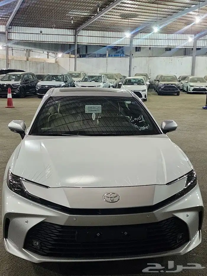 تويوتا كامريLE بنزين موديل 2025 9