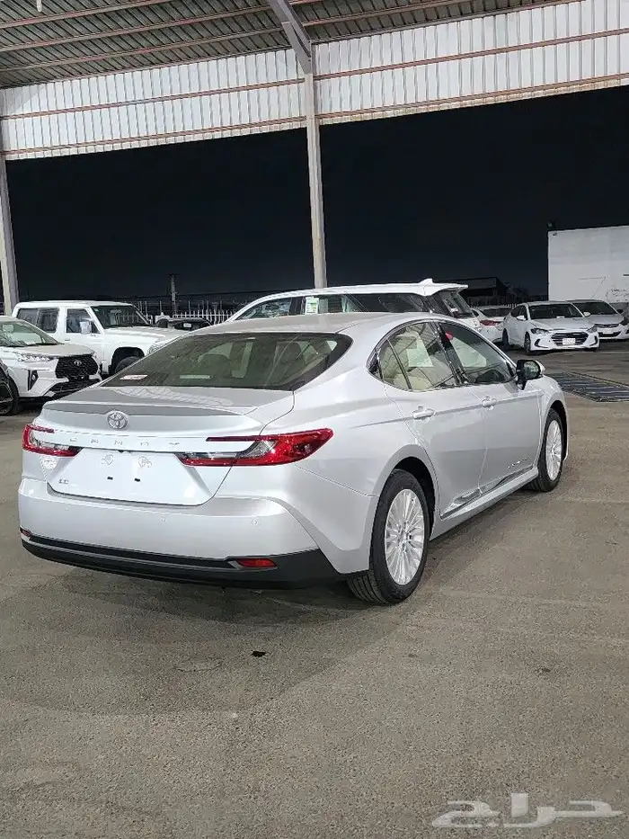 تويوتا كامريLE بنزين موديل 2025 7