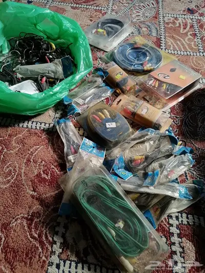 840 قطعة أغراض كمبيوتر مشكلة للبيع 36