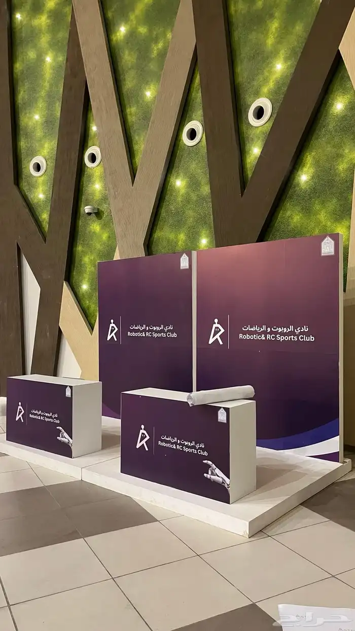 تركيب استيكر معارض وجامعات 9