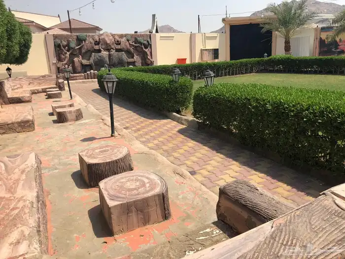استراحة مكونة من ثلاثة أقسام ( رجال   نساء   سكن خاص) 12