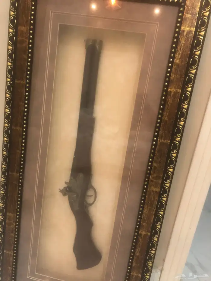 لوحة داخل سلاح 0