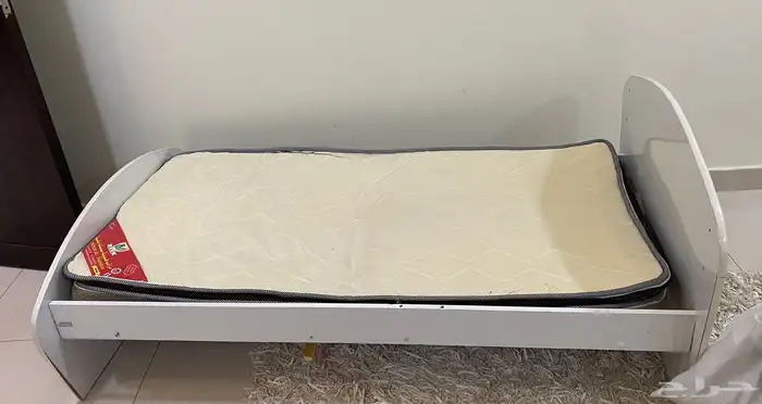 سرير اطفال 1