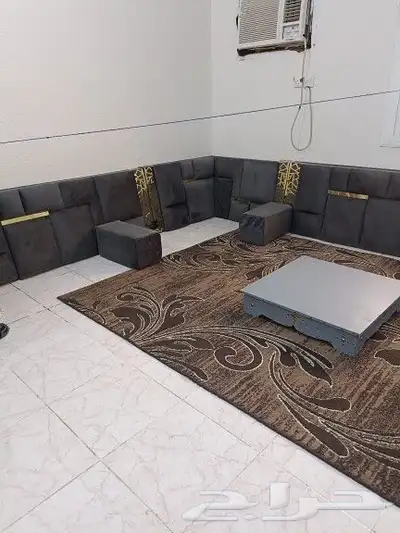مجلس ارضي كنب مع فرشه نضيف جدآ 1