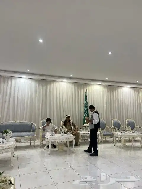 قاعة من قسمين 0