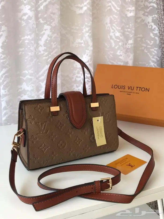 تكشيلة كبيرة شنطات ماركة لويس LV شنطة فويتون كبيرة شنط صغيرة 37