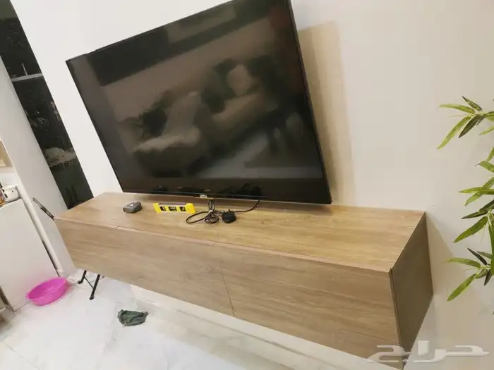 طاولات شاشة جداري جديد علي حسب الطلب 1