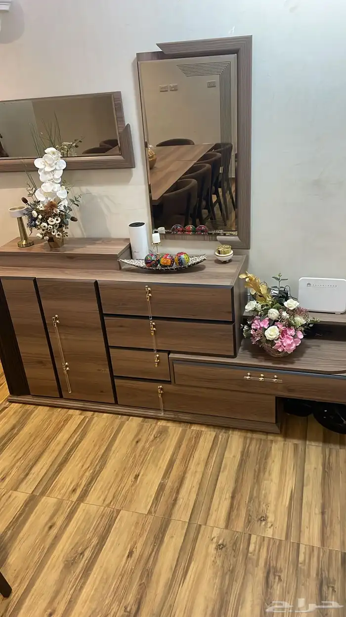 طاولة طعام 10 كراسي مع الدولاب والبوفيه 3