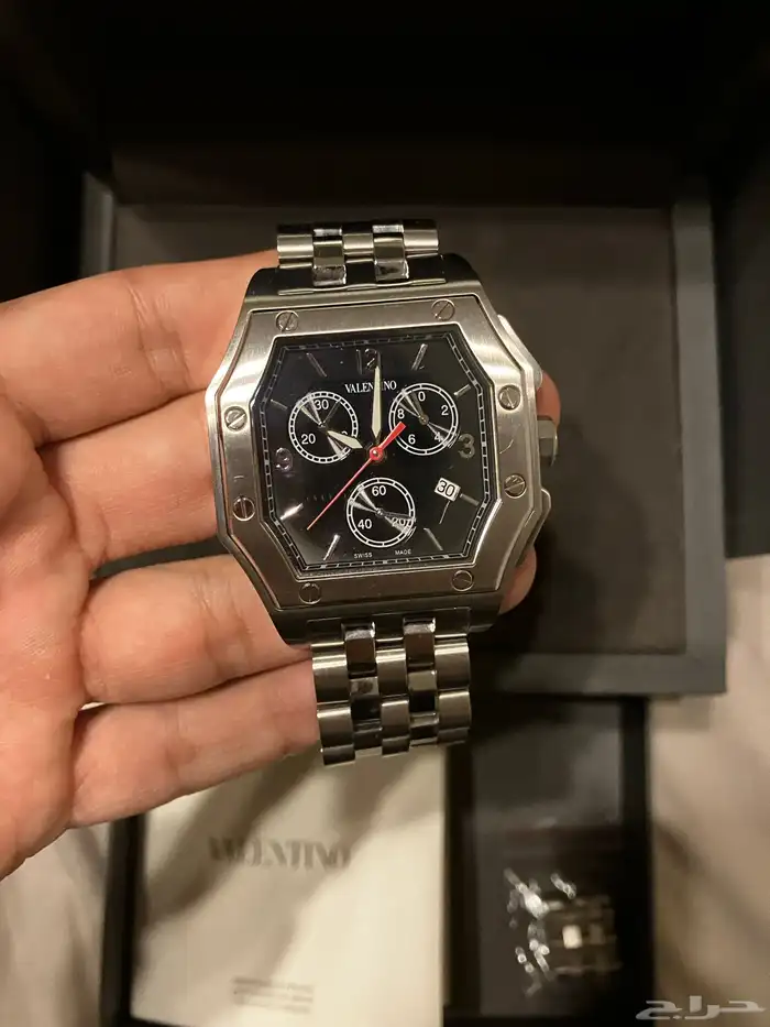 ساعة فالنتينو شبه جديده اصلية valentino watch 2