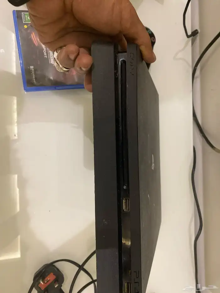بلستيشن سوني 4 نظيف وشغال مع يد وحده   شريط FIFA -23 3