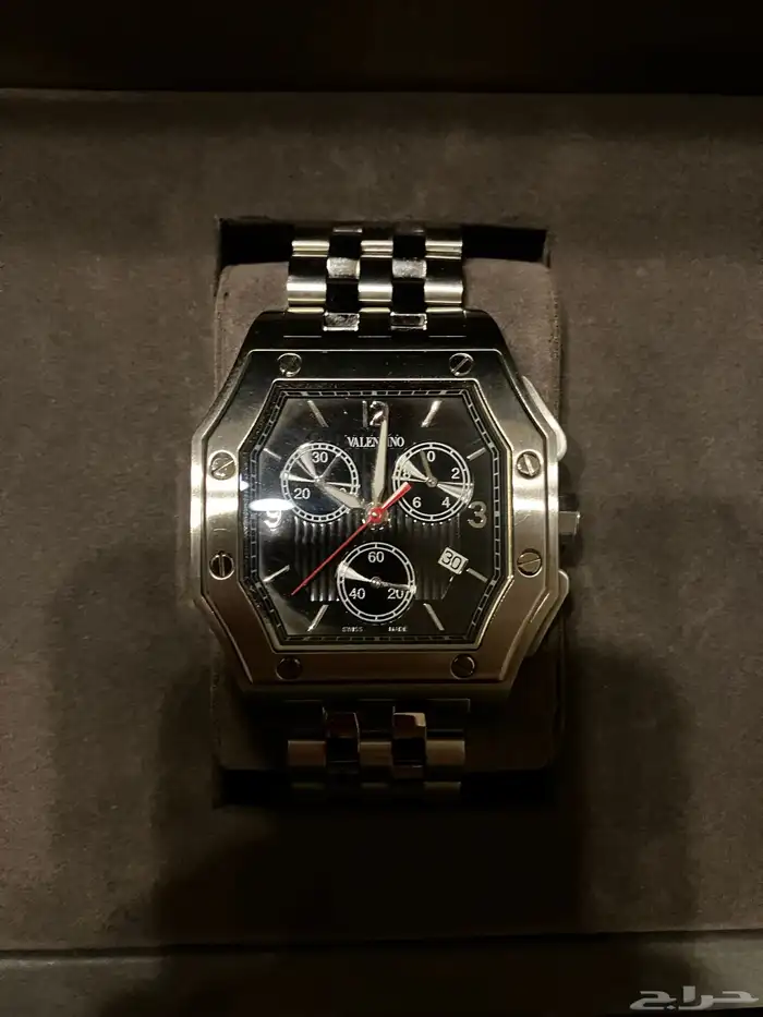 ساعة فالنتينو شبه جديده اصلية valentino watch 1