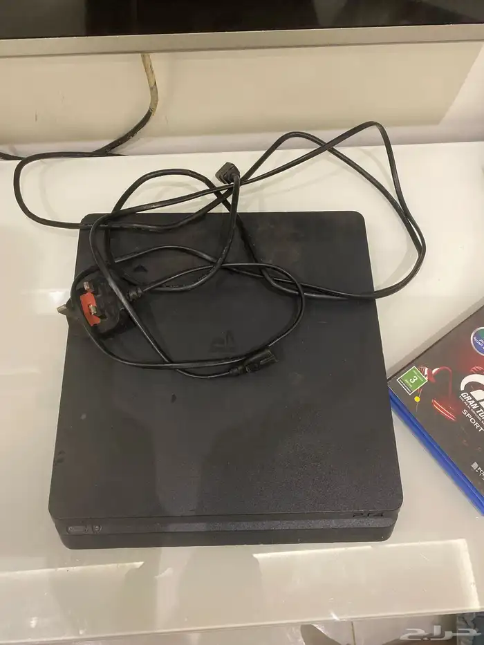 بلستيشن سوني 4 نظيف وشغال مع يد وحده   شريط FIFA -23 0