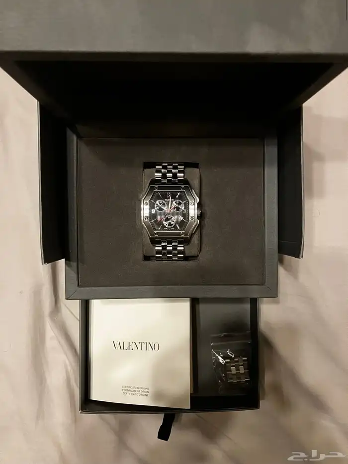 ساعة فالنتينو شبه جديده اصلية valentino watch 0