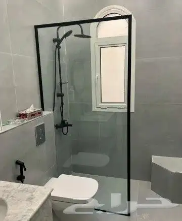 زجاج سكريت تركيب شورات وقواطع دورة مياة 1