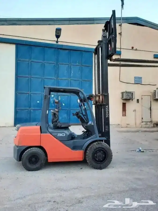رافعة شوكية فوركلفت للايجار تاجير رافعات شوكية 9