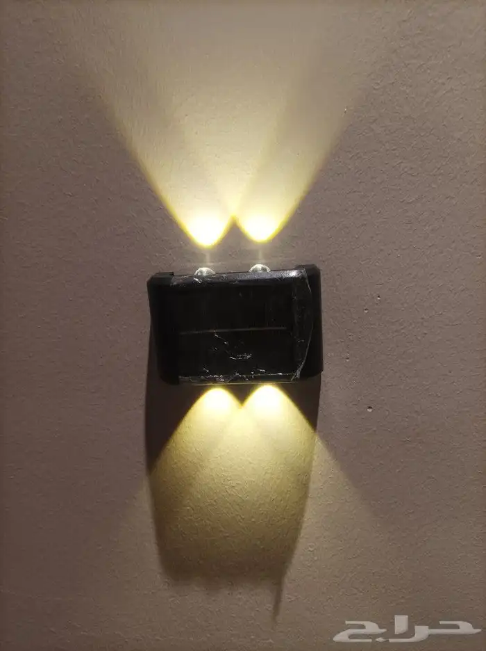 كشافات طاقه شمسيه للاسوار والجدران 1