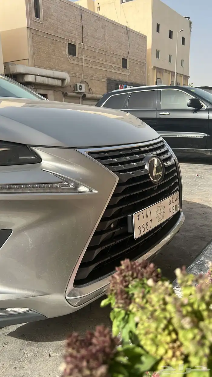 قاعده لوحه طويله لأغلب سيارات تويوتا لكزس مرسيدس كدلك 81