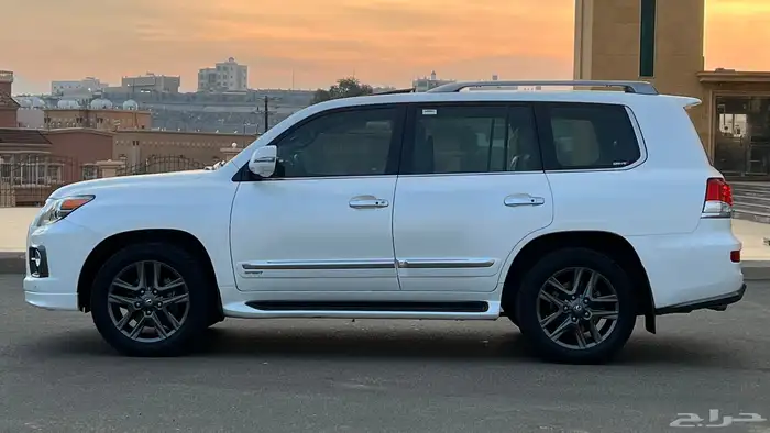 لكزس 2012 LX570 ممشى قليل 3