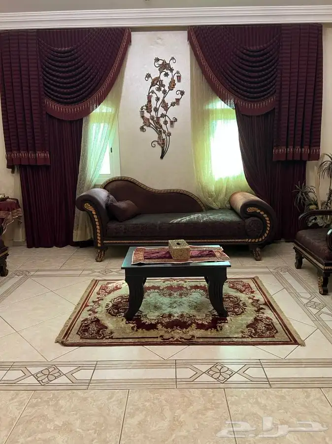 طقم كنب للبيع جودته عاليه ولون مميز 0