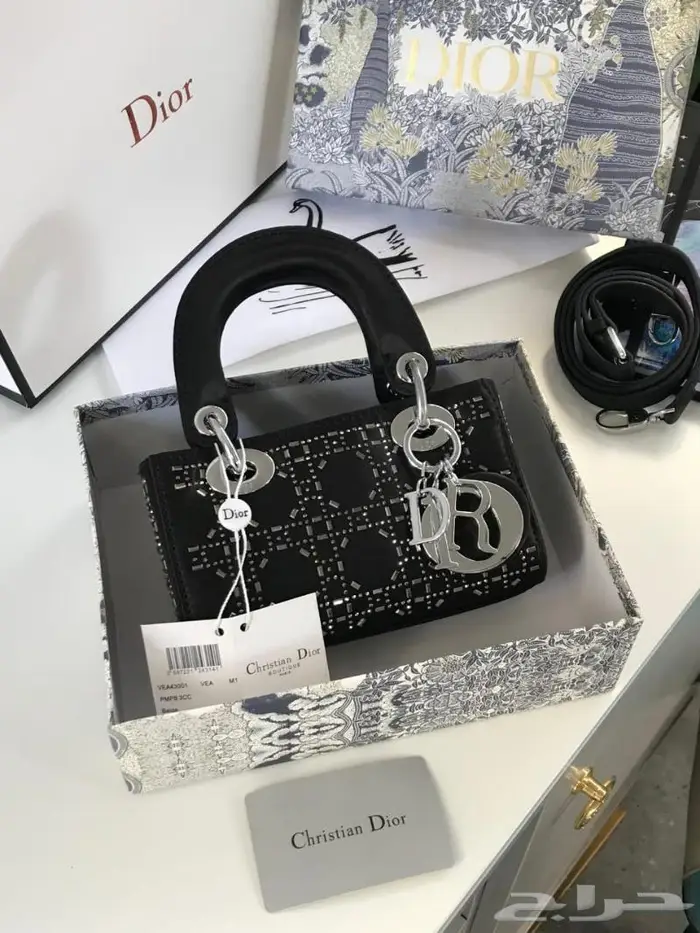 كشخة نسائية مع شنط Diior طبق اصل شنطة ماركة عالمية مع ملحقات 24