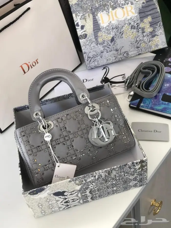 كشخة نسائية مع شنط Diior طبق اصل شنطة ماركة عالمية مع ملحقات 44