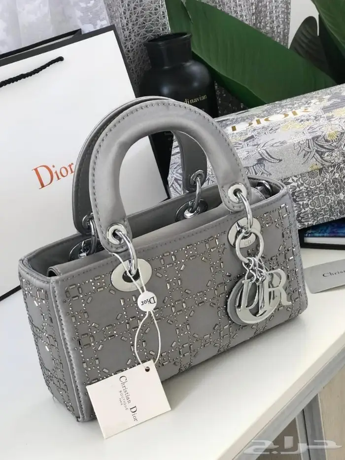 كشخة نسائية مع شنط Diior طبق اصل شنطة ماركة عالمية مع ملحقات 48