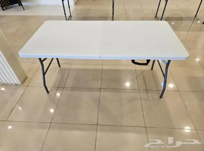 طاولات فايبر وكراسي 5