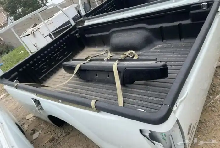 صندوق مع صدام ايسوزو وتويوتا 1