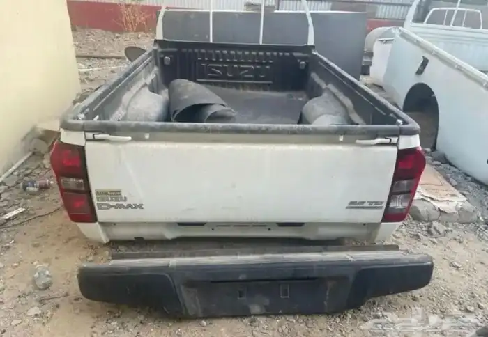 صندوق مع صدام ايسوزو وتويوتا 2