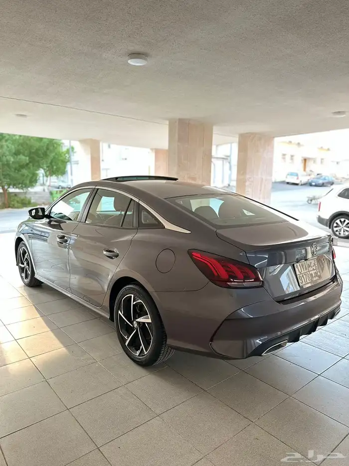 للبيع MG GT موديل 2022 1