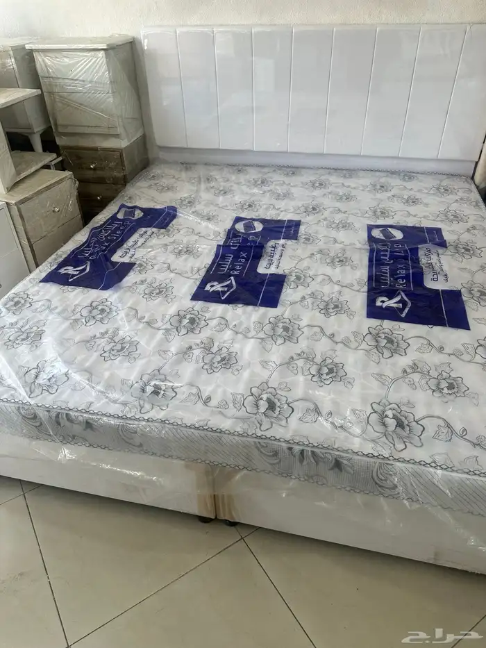 سرير خشب و دولاب ملابس 3 باب و بابين 12