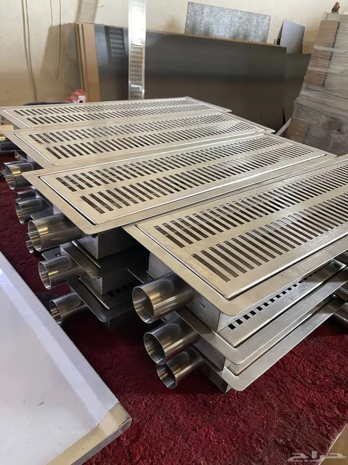 استيل  طاولات  دواليب  استاندات  هودات  ثلاجات  رفوف  مجال 0