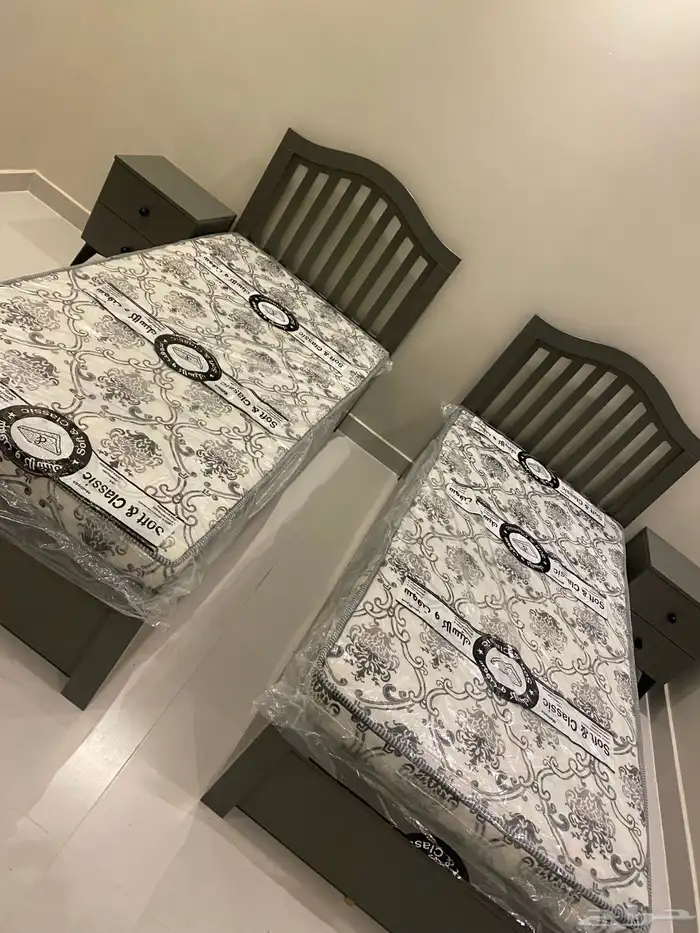 bed with mattress 9