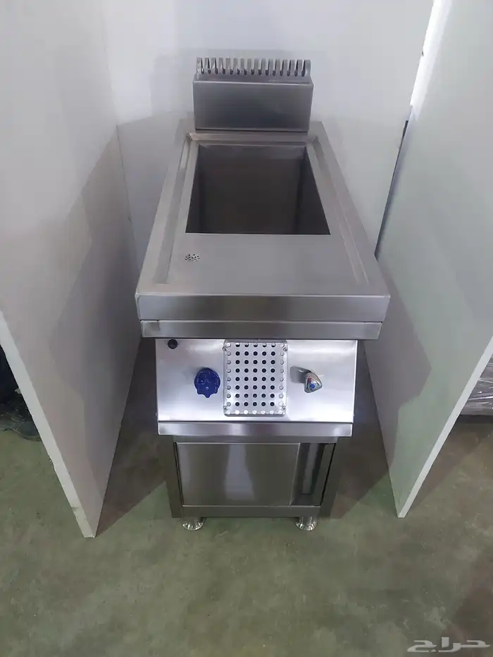 استيل  طاولات  دواليب  استاندات  هودات  ثلاجات  رفوف  مجال 22