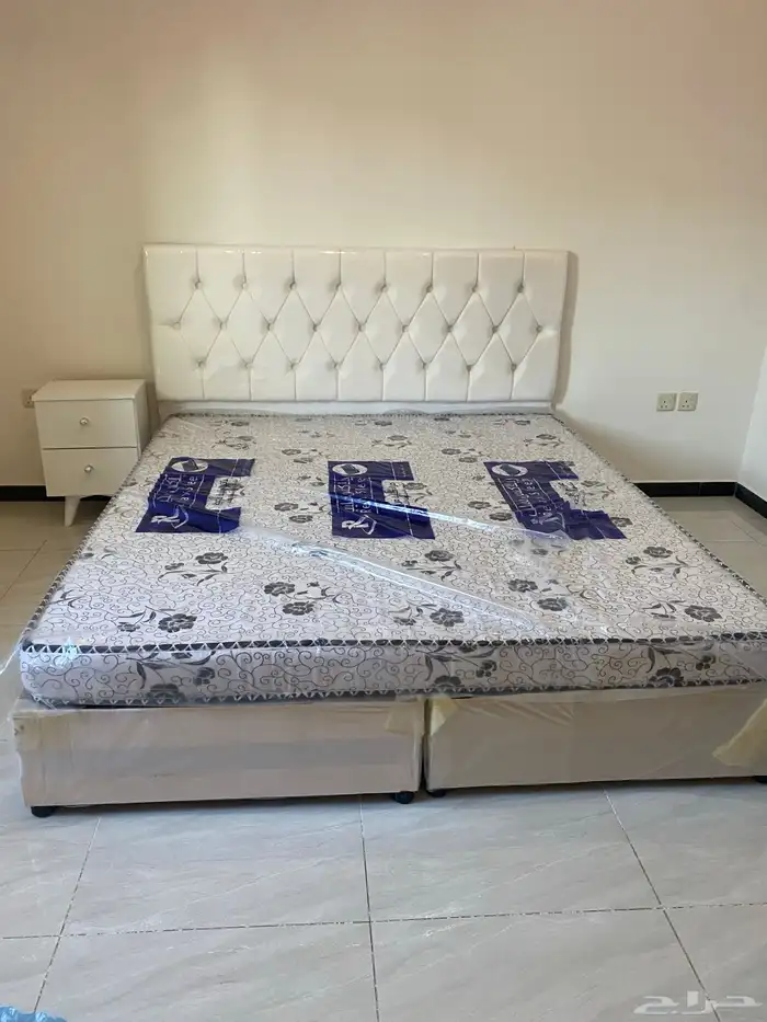 bed with mattress 0