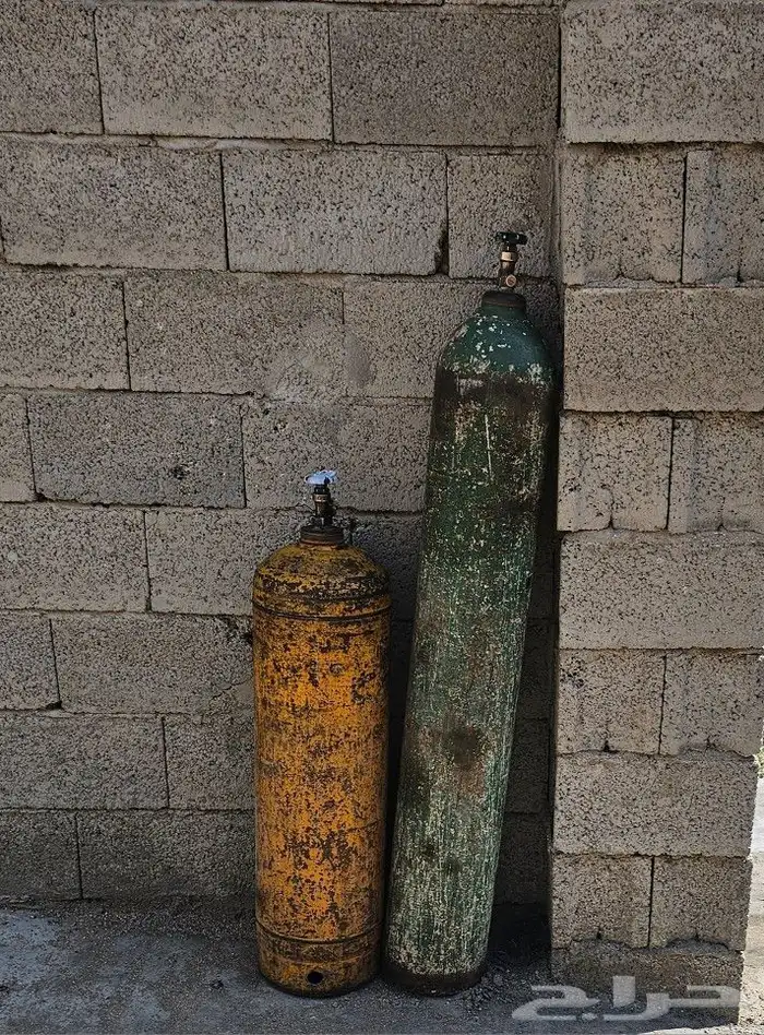 Oxygen cylinder and Stalin 0