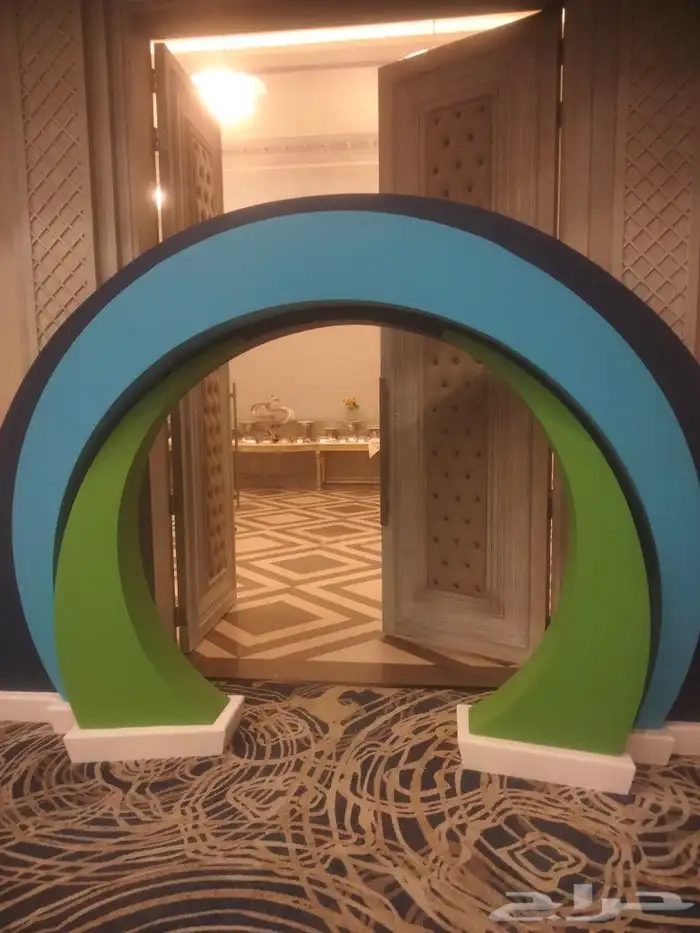 هل تبحث عن لمسة عصرية ولمعان جذاب لأرضيات منزلك أو مشروعك 3