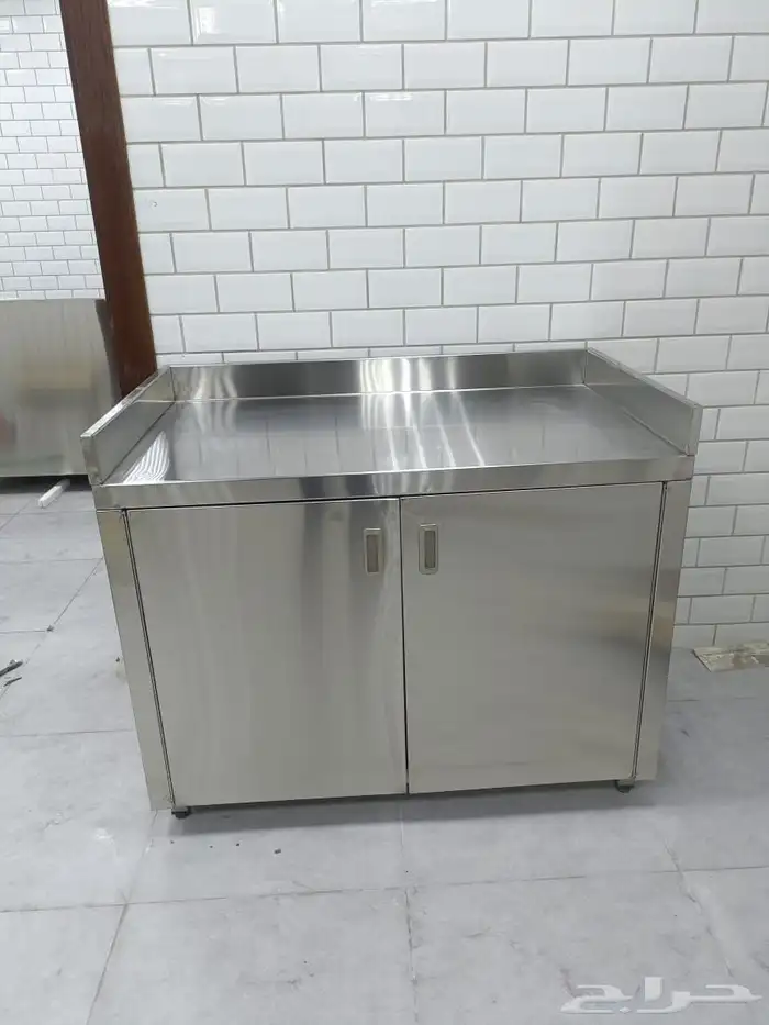 استيل  طاولات  دواليب  استاندات  هودات  ثلاجات  رفوف  مجال 15