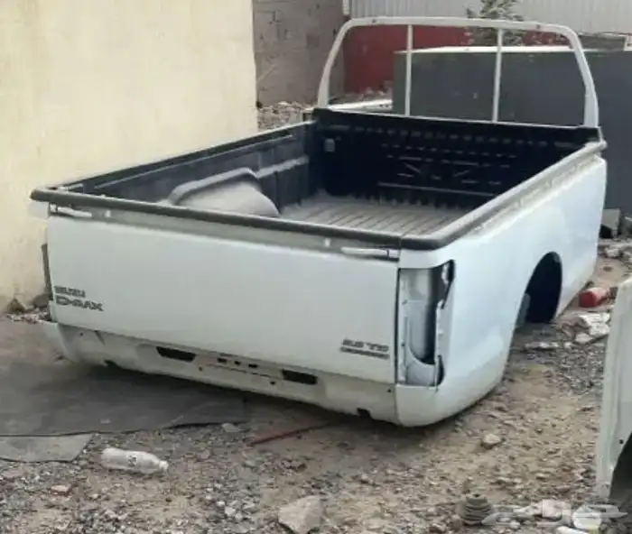 صندوق مع صدام ايسوزو وتويوتا 3