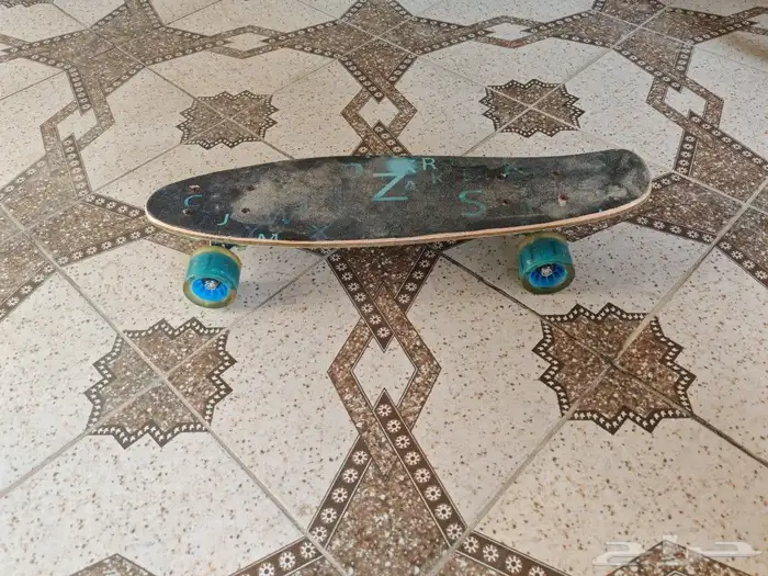 لوح تزلج شبه جديد اصلي من محل أرض الدراجات 1