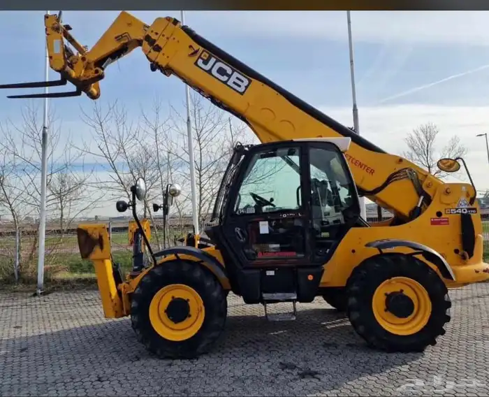 فور كلفت رافعه شوكية للإيجار يومي شهري علا حسب الطلب 11