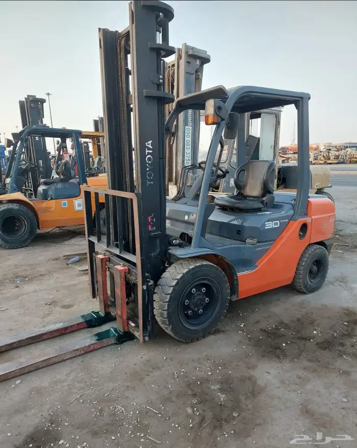 فور كلفت رافعه شوكية للإيجار يومي شهري علا حسب الطلب 3