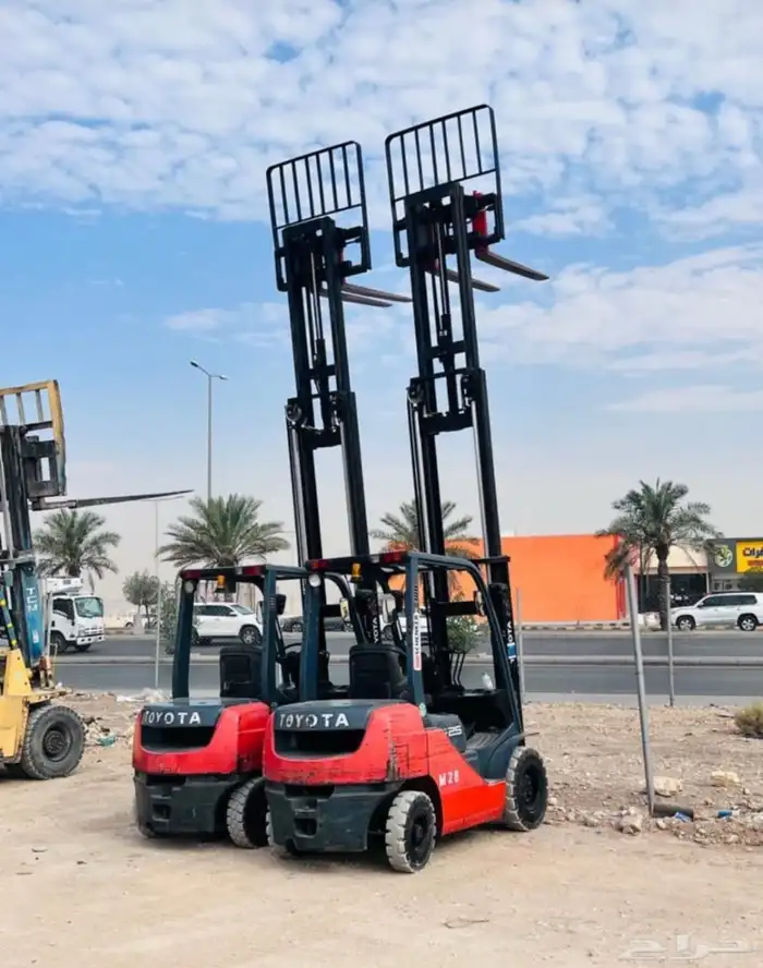 فور كلفت رافعه شوكية للإيجار يومي شهري علا حسب الطلب 12