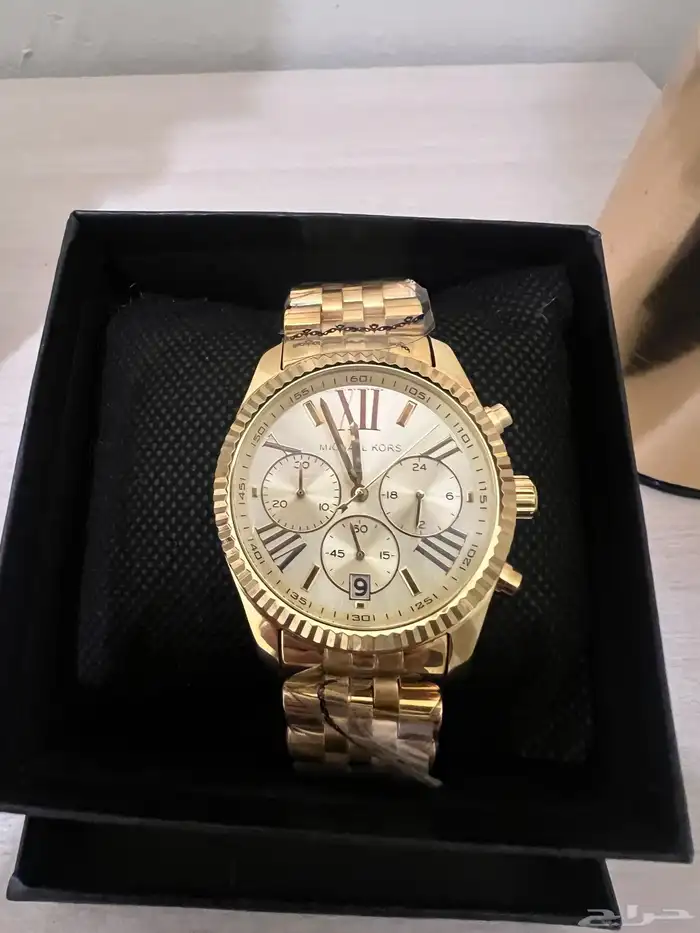 ساعة من ماركة michael kors 0