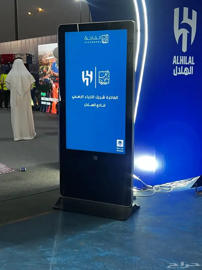 تأجير شاشات طوليه تأجير اضاءه شاشات بي ثري بي تو 4