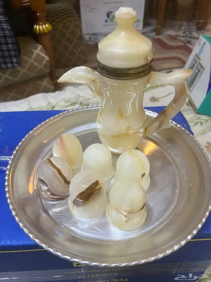 طقم دلة من حجر الرخام مخزنه قديمه جدآ ونظيفه 0