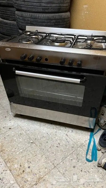 للبيع فرن إيطالي اصلي ومرتبه وطاوله 0