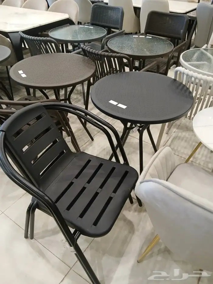 كراسي وطاولات خارجيه بألوان مختلفه 6