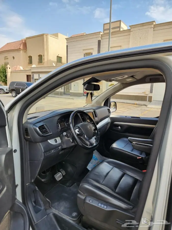 بيجو ترافلر 2019 11